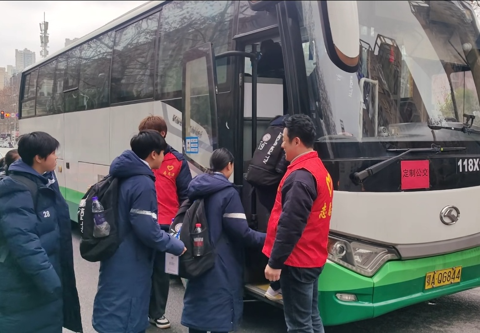 赛事直播-定人定线 精准接驳 武汉公交高标准保障全国青少年女子足球锦标赛